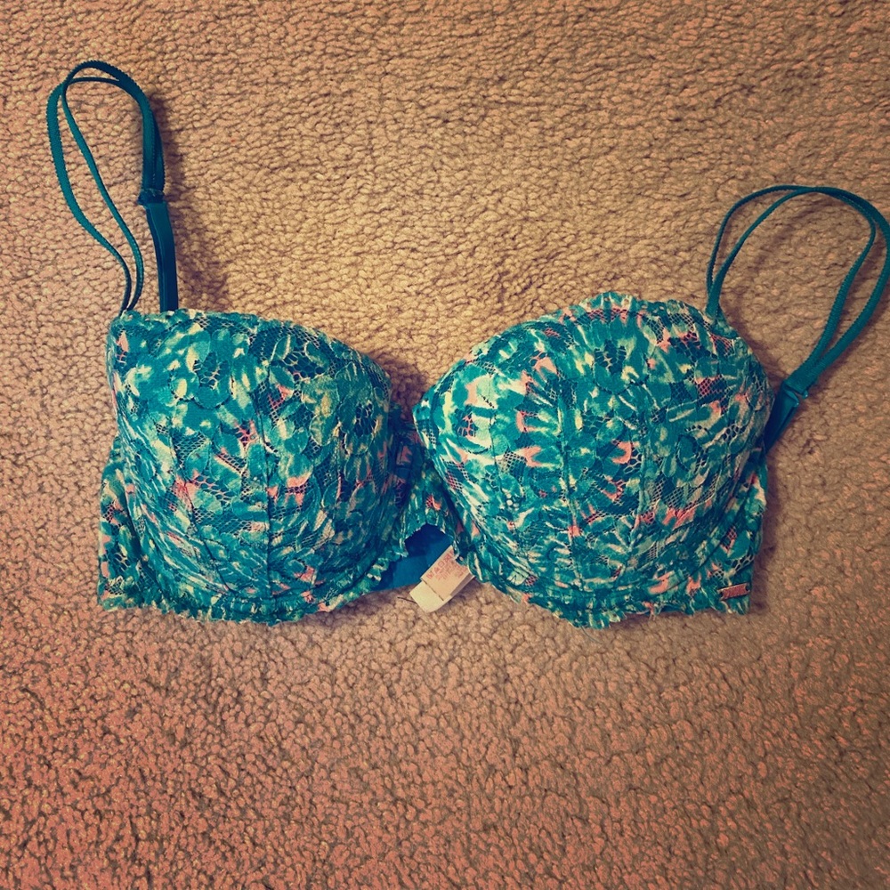 Victoria’s Secret date push-up bra